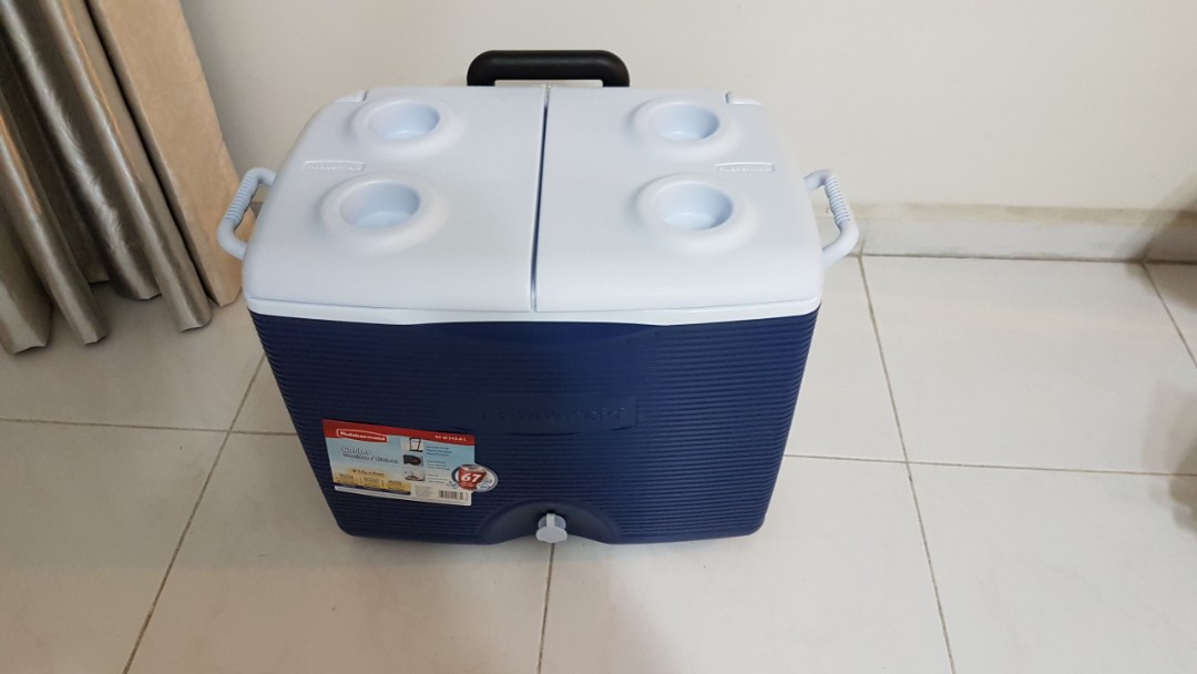 rubbermaid 50 qt wheeled cooler