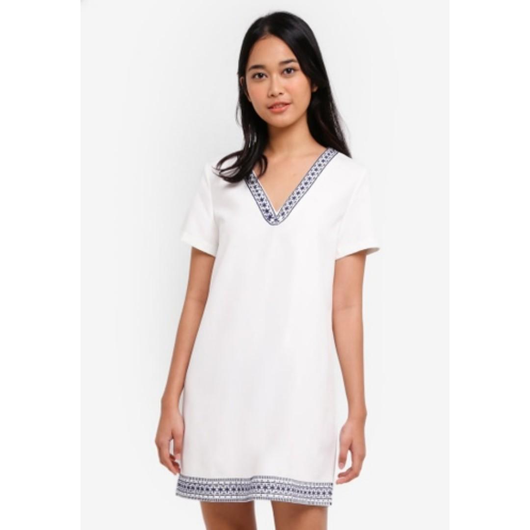 white v neck shift dress