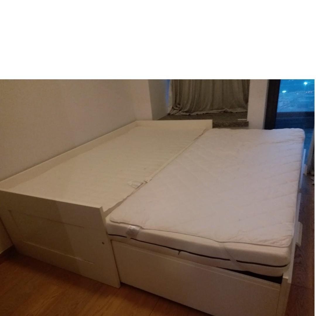 White Convertible Bed Single Or King Size 白色可申延床架連床褥 傢俬 家居 傢俬on Carousell