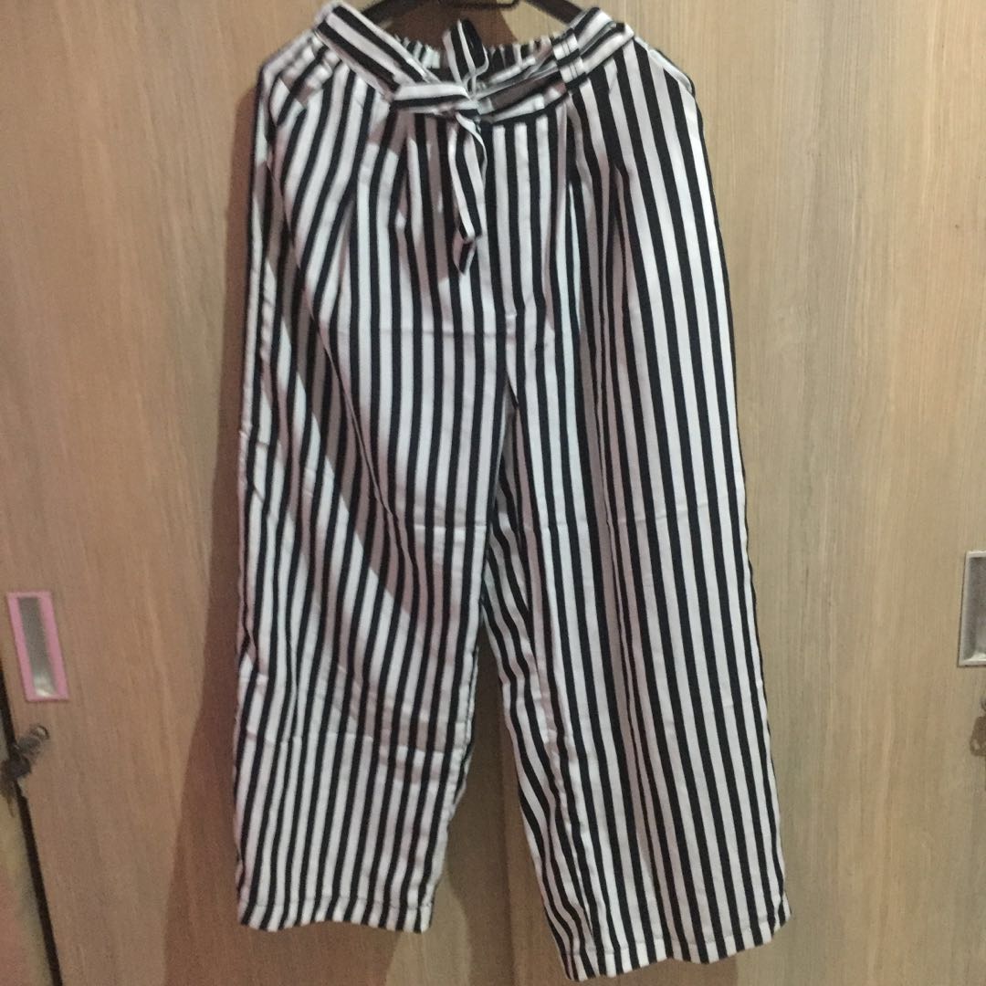 Celana Kulot Stripe Hitam Putih Garis Garis Monokrom Fesyen Wanita Pakaian Wanita Bawahan Di Carousell
