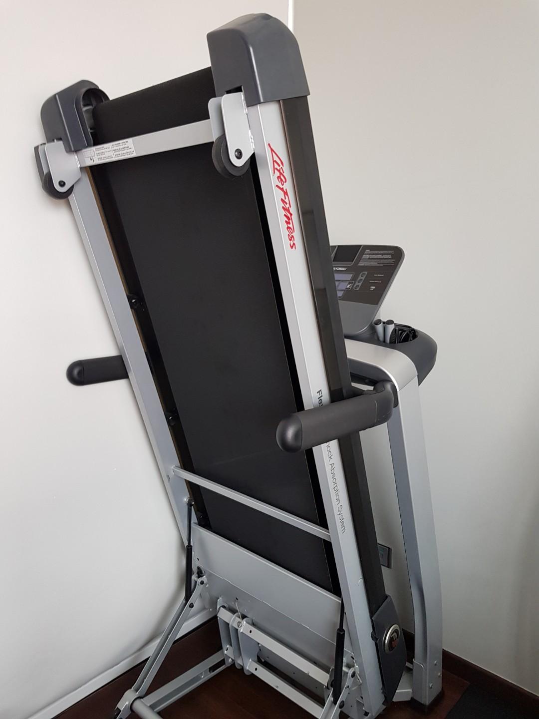Life Fitness F3 Foldable Treadmill, Sports Equipment, Exercise