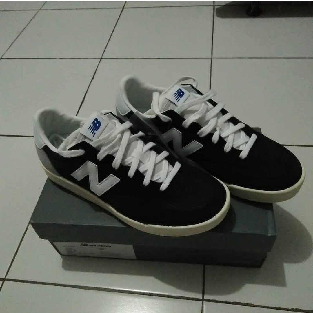 New Balance CRT300FO Fesyen Pria Sepatu Sneakers di Carousell