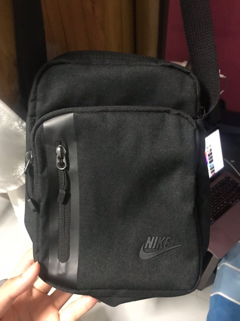 nike sling bag 2018