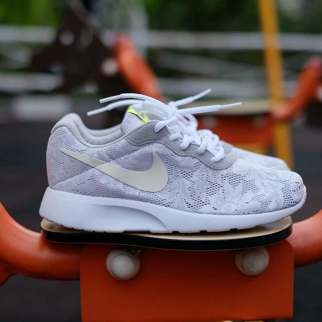 NIKE TANJUN FLOWER PINK WHITE ORIGINAL Fesyen Wanita Sepatu di Carousell
