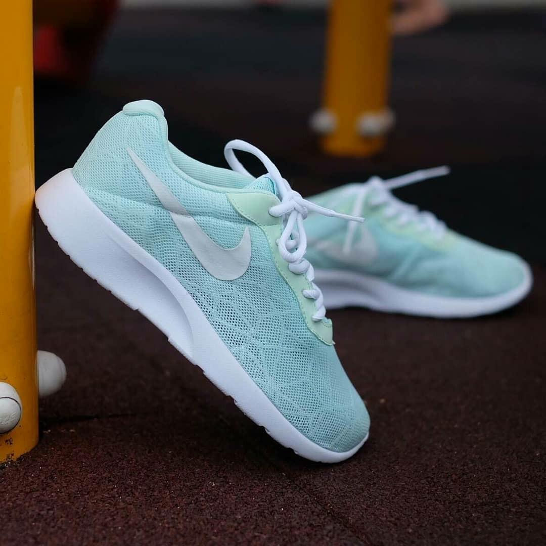 NIKE TANJUN RUSH TOSCA WHITE ORIGINAL Fesyen Wanita Sepatu di Carousell