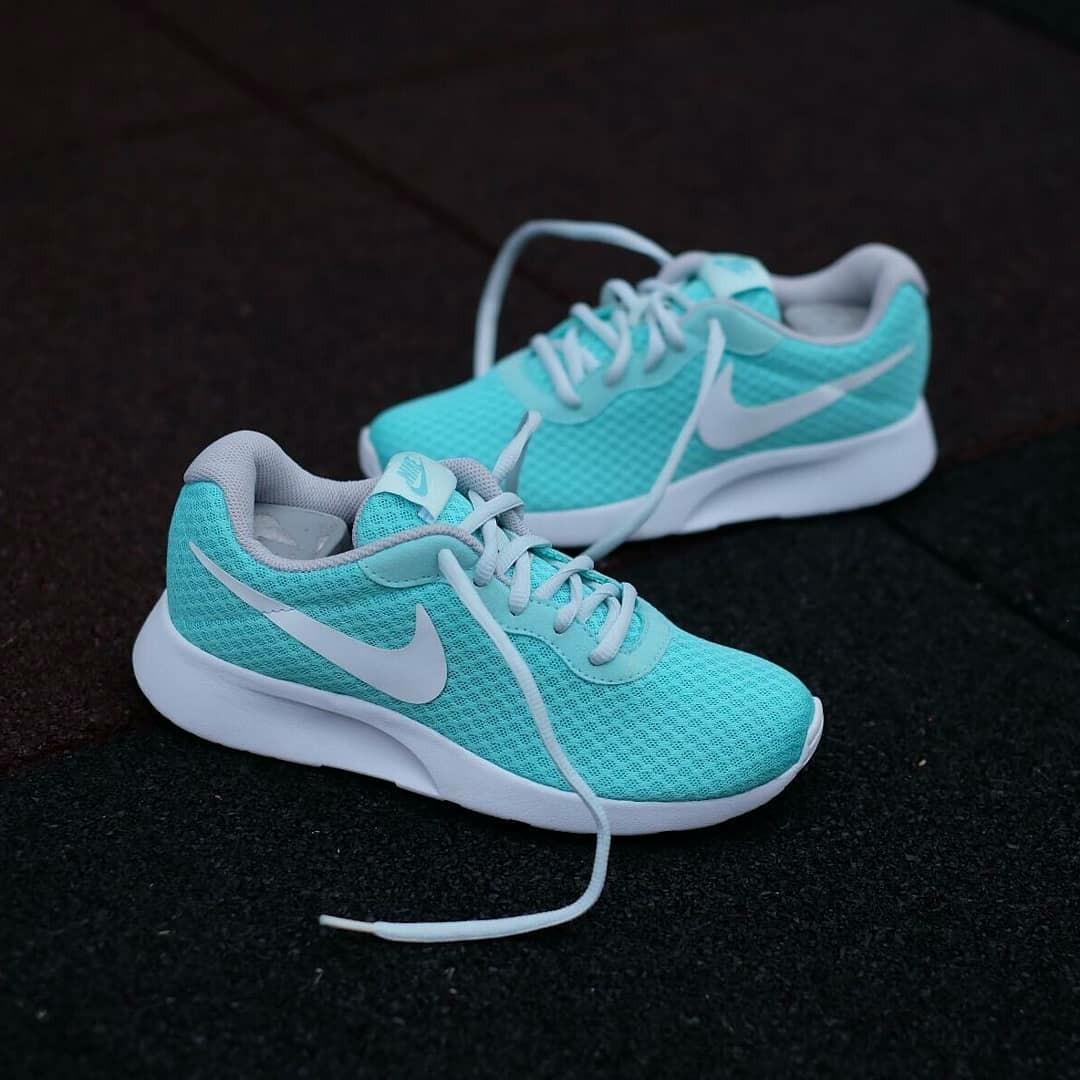 Nike tanjun sales tosca
