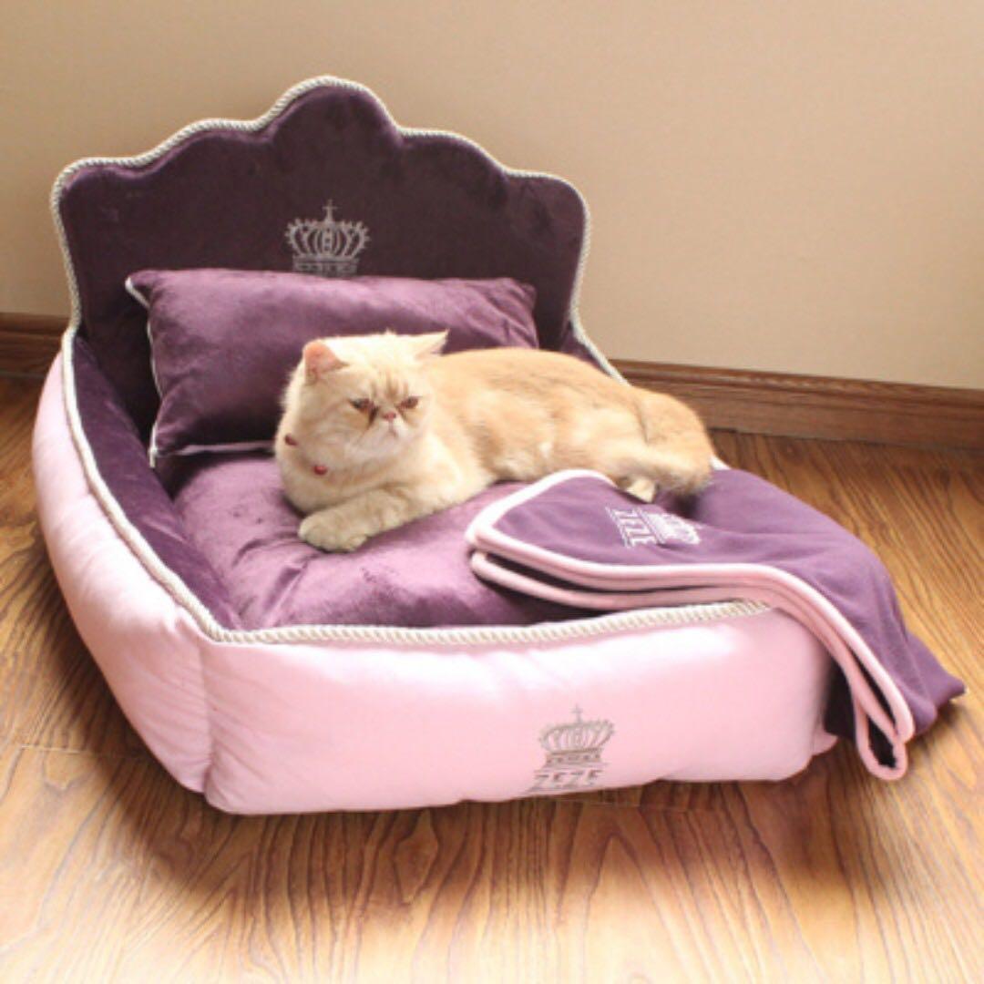 Маленький диван для кошки