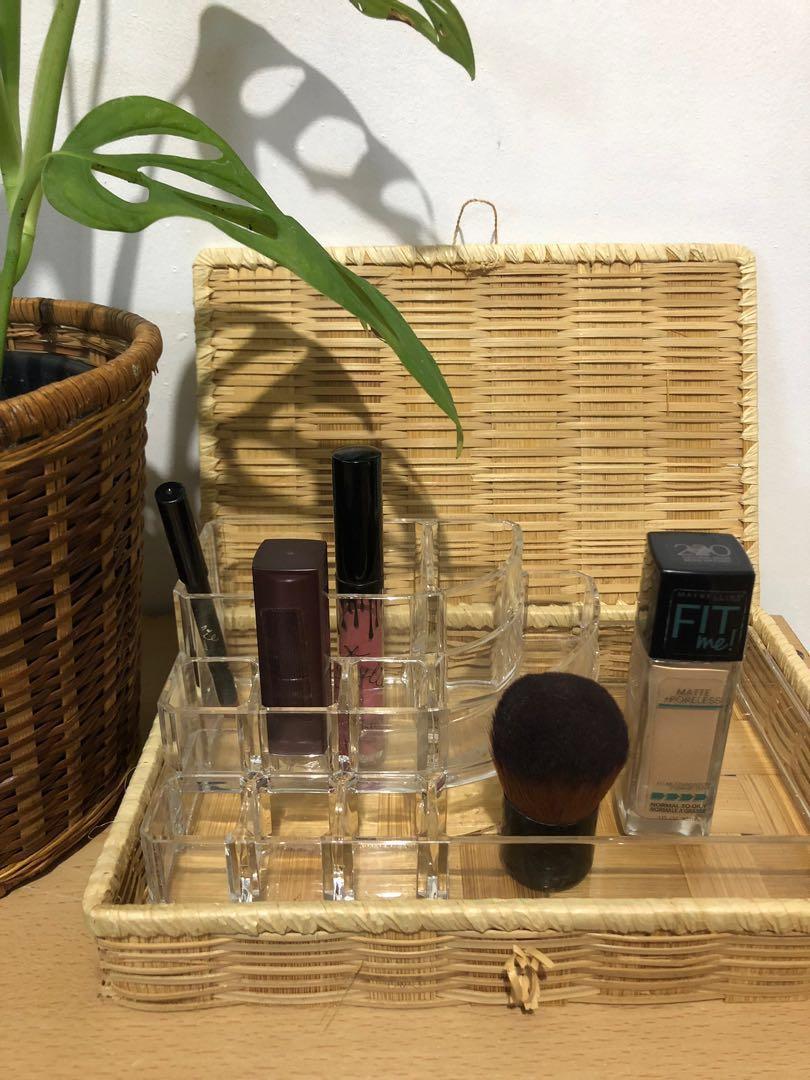 Acrylic Make up organizer (Category: Storage Boxes & Baskets) located in San Juan City. Submitted by lunalucasluna (Listing ID 193335957, Image 2). Description: Used in good condition Meet ups: Tiendesitas, Robinsons Galleria, Greenhills Shipping: Fastrack Lalamove Grab 2 day reservation only. #garagesale11.