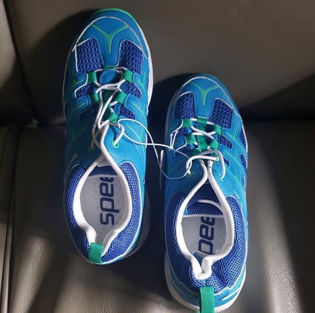 speedo walking shoes