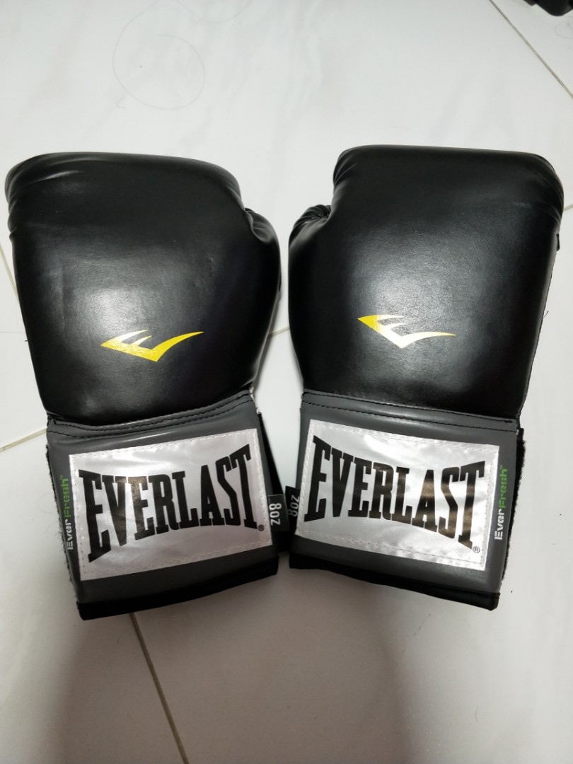 Everlast Boxing Gloves 8oz, Sports Equipment, Sports & Games, Racket