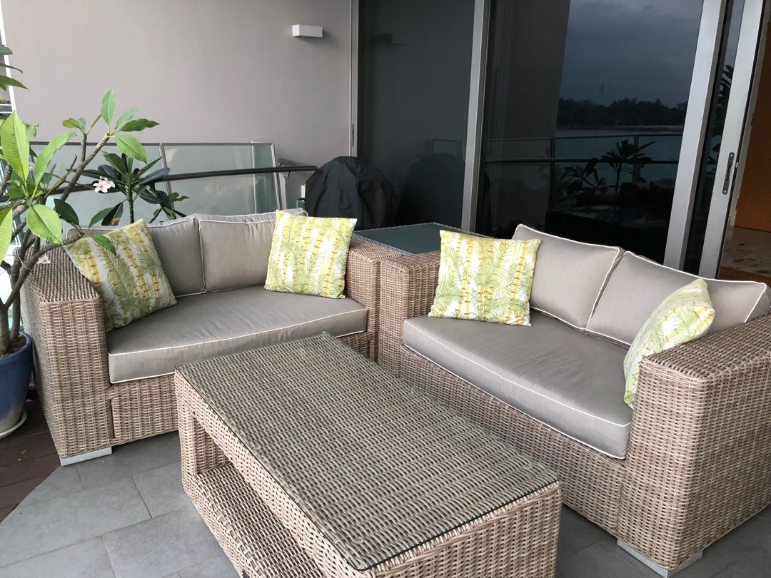 Fantastic sofa set from Teak & Mahogany, Furniture & Home Living