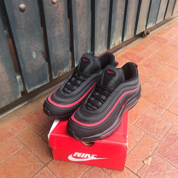 nike red line