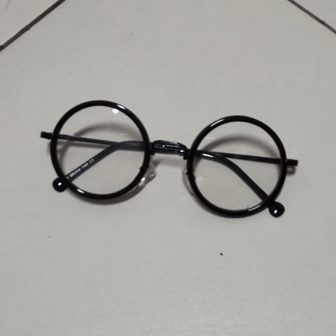 round glasses plastic