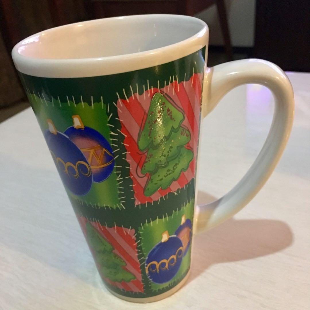 TAZZA Xmas Mug (Category: Coffee Machines & Makers) located in Quezon City. Submitted by mystorageroom (Listing ID 193729944, Image 1). Description: New ✅ Unused ✅ Microvwave and dishwasher safe ✅ No box ✅ #garagesale11.