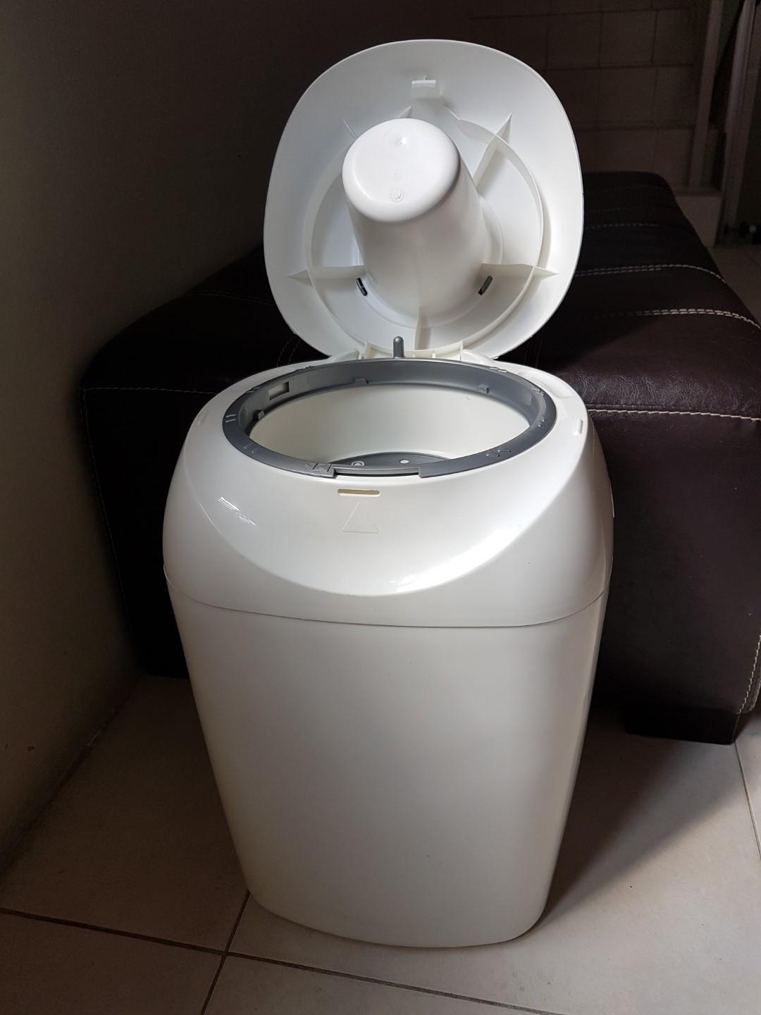 Tommee Tippee Sangenic (diaper bin), Babies & Kids, Nursing & Feeding