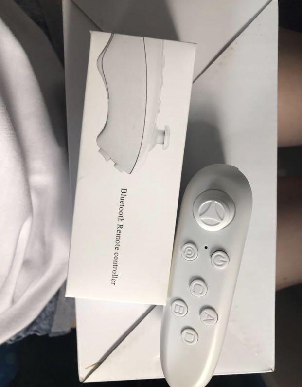 VR headset (Category: Virtual Reality) located in Singapore. Submitted by boo0327 (Listing ID 199869209, Image 3). Description: .