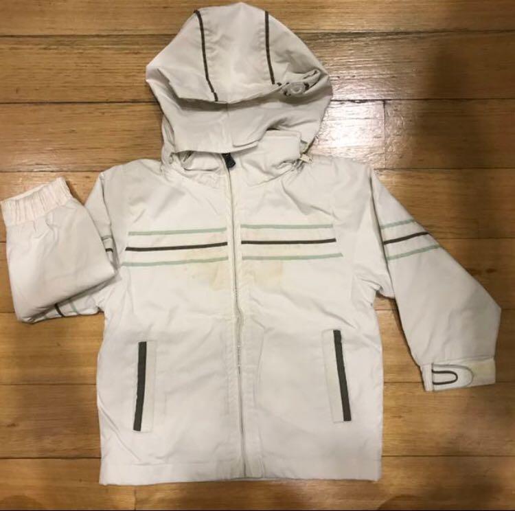 Winter jacket (Category: Babies & Kids Fashion) located in Singapore. Submitted by supersilly (Listing ID 199887615, Image 2). Description: My boy wore this to Hokkaido last year. Must layer and condition still very good. Wore twice only. Good removable. Good for 3-4yrs old. Posting - please add extra $2 Self collect - I can met up anywhere from Queenstown to Jurong East MRT or any venue between these stations. .