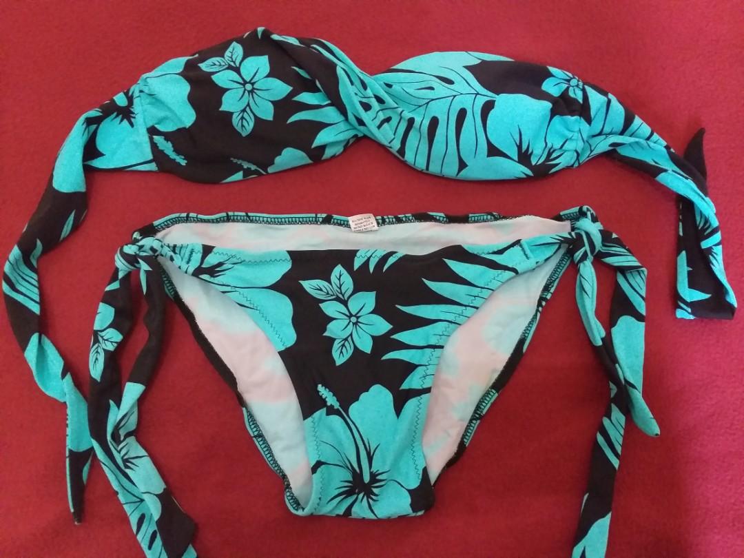 2 piece tube twisted swimsuit (Category: Bikinis & Swimsuits) located in Taguig. Submitted by wendys34 (Listing ID 199906588, Image 1). Description: Size: M / EU 38 / UK 10 / US 6.