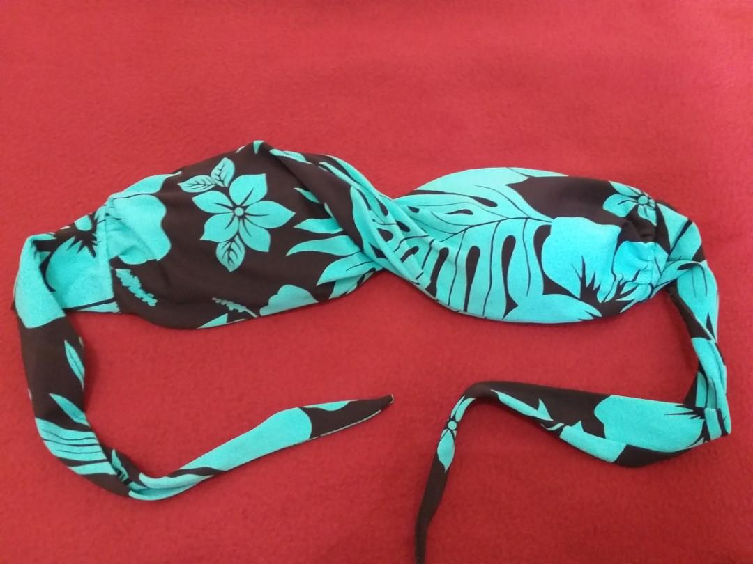 2 piece tube twisted swimsuit (Category: Bikinis & Swimsuits) located in Taguig. Submitted by wendys34 (Listing ID 199906588, Image 2). Description: Size: M / EU 38 / UK 10 / US 6.