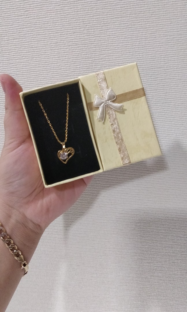 Gold necklace box clearance