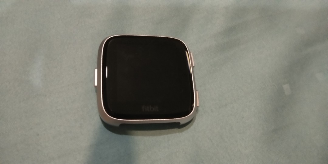 what is a fitbit versa pebble