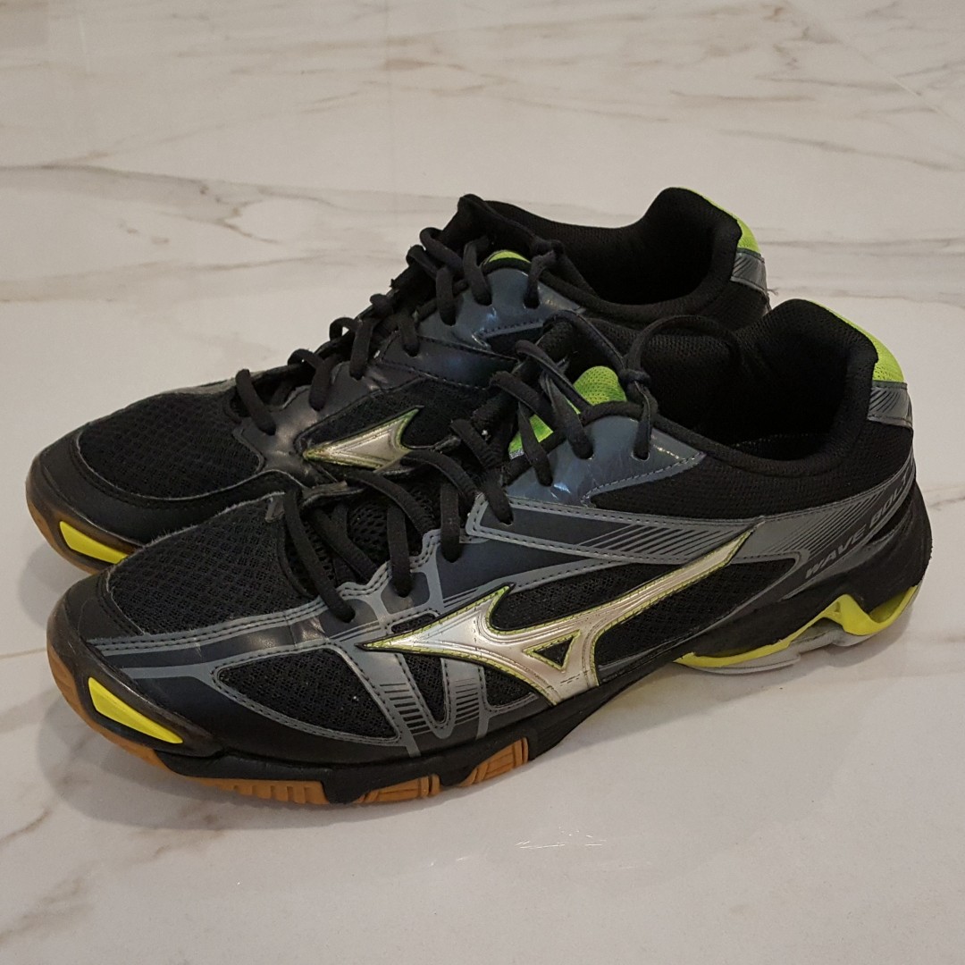 black and green mizuno volleyball shoes