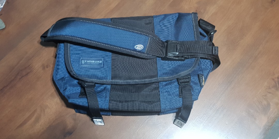 Timbuk2 Classic Messenger XS, Men's Fashion, Bags, Sling Bags on Carousell