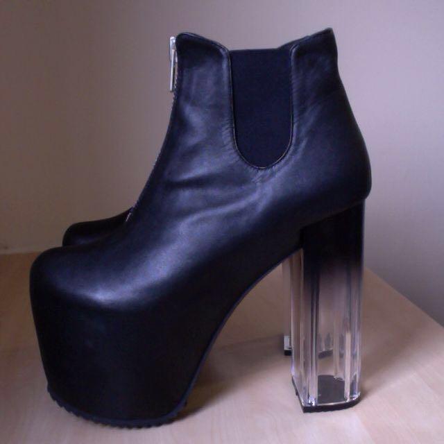 Unif das boot top