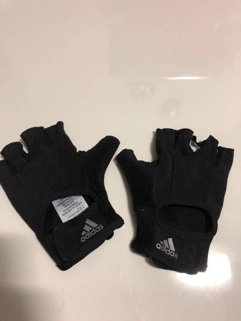 Adidas gym gloves (size M), Sports 