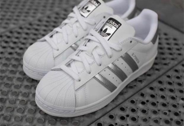 Shell toe clearance white and silver