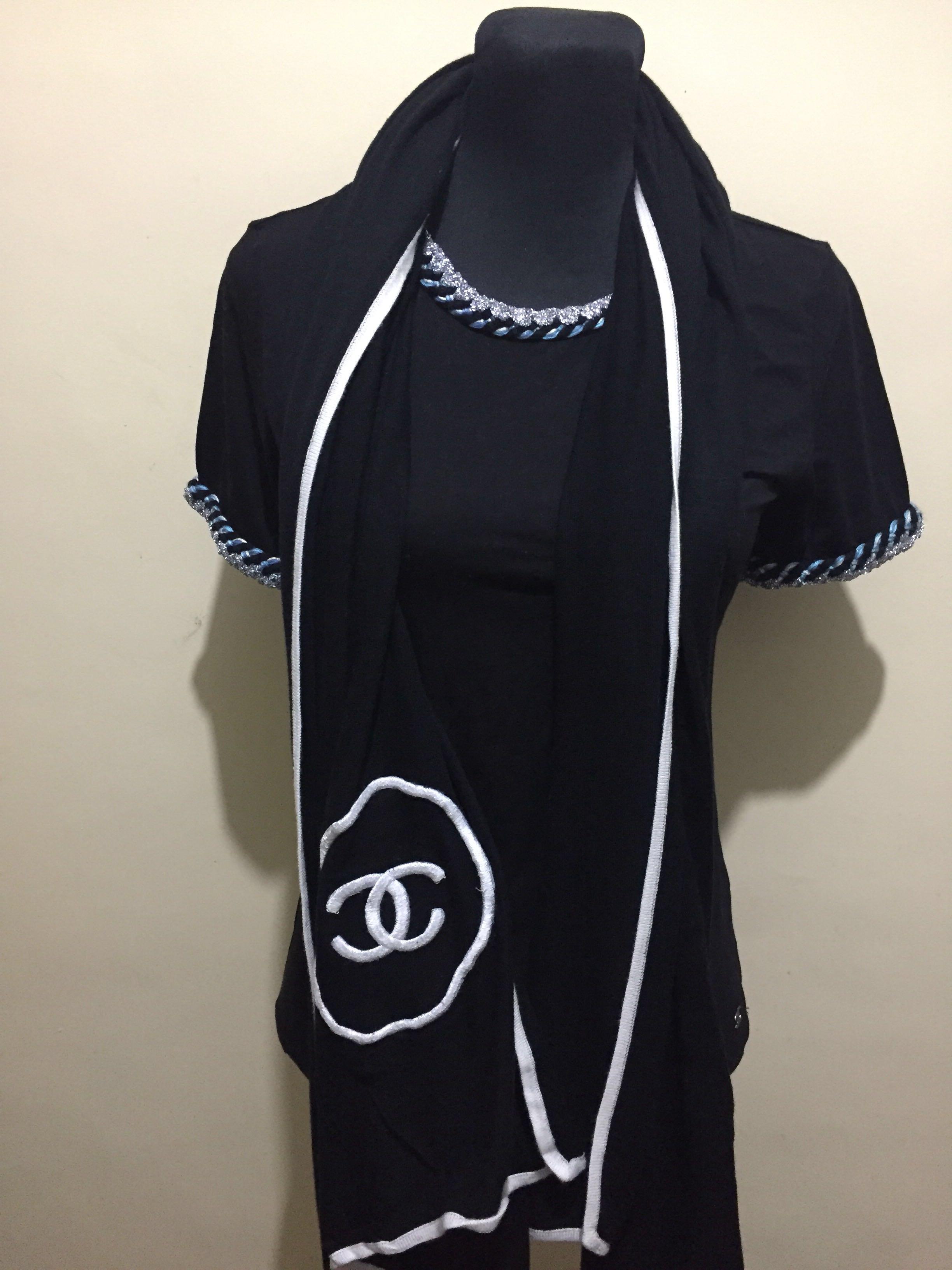 Authentic Chanel Cashmere Scarf Black and White, Women's Fashion, Watches &  Accessories, Scarves on Carousell