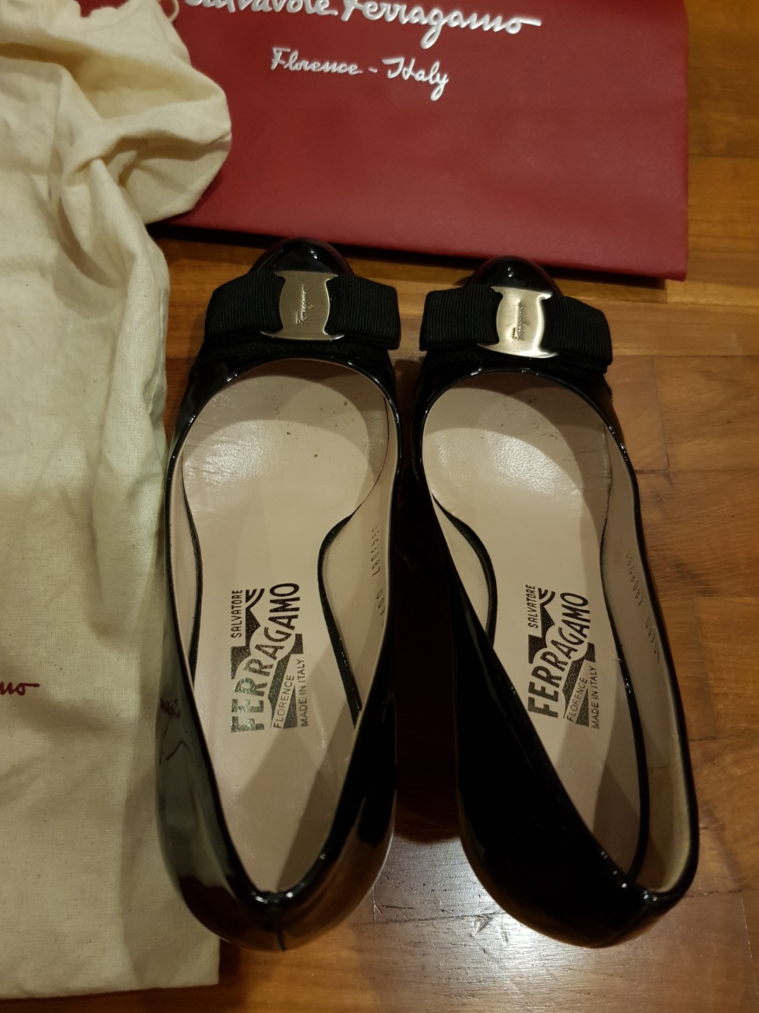 Salvatore Ferragamo Velvet Bow Heels - Women's 8