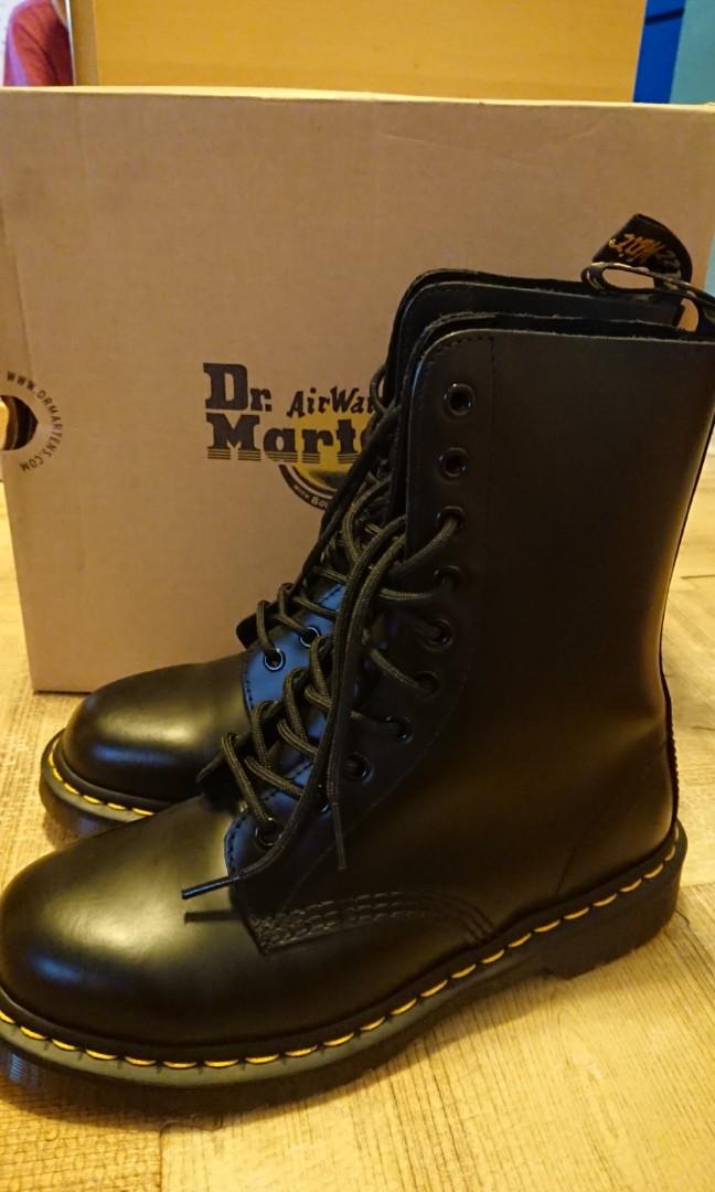 10 hole dr martens