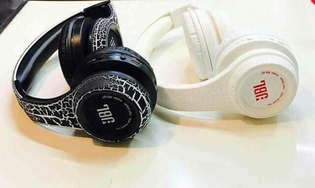 Jbl headphone (Category: Headphones & Headsets) located in Caloocan City. Submitted by mms_bestshop (Listing ID 200088444, Image 2). Description: Jbl Bluetooth headset At #Srp549.
