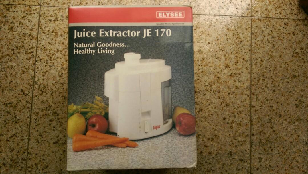 Juice extractor (Category: Juicers, Blenders & Grinders) located in Singapore. Submitted by mitohouse (Listing ID 200066329, Image 1). Description: New. Unused..
