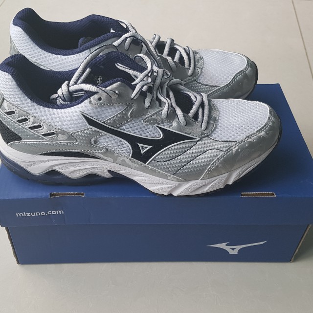 Mizuno Running Shoes, Men's Fashion, Footwear, Casual shoes on Carousell