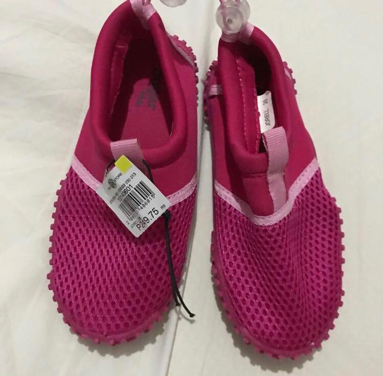aqua shoes size 4