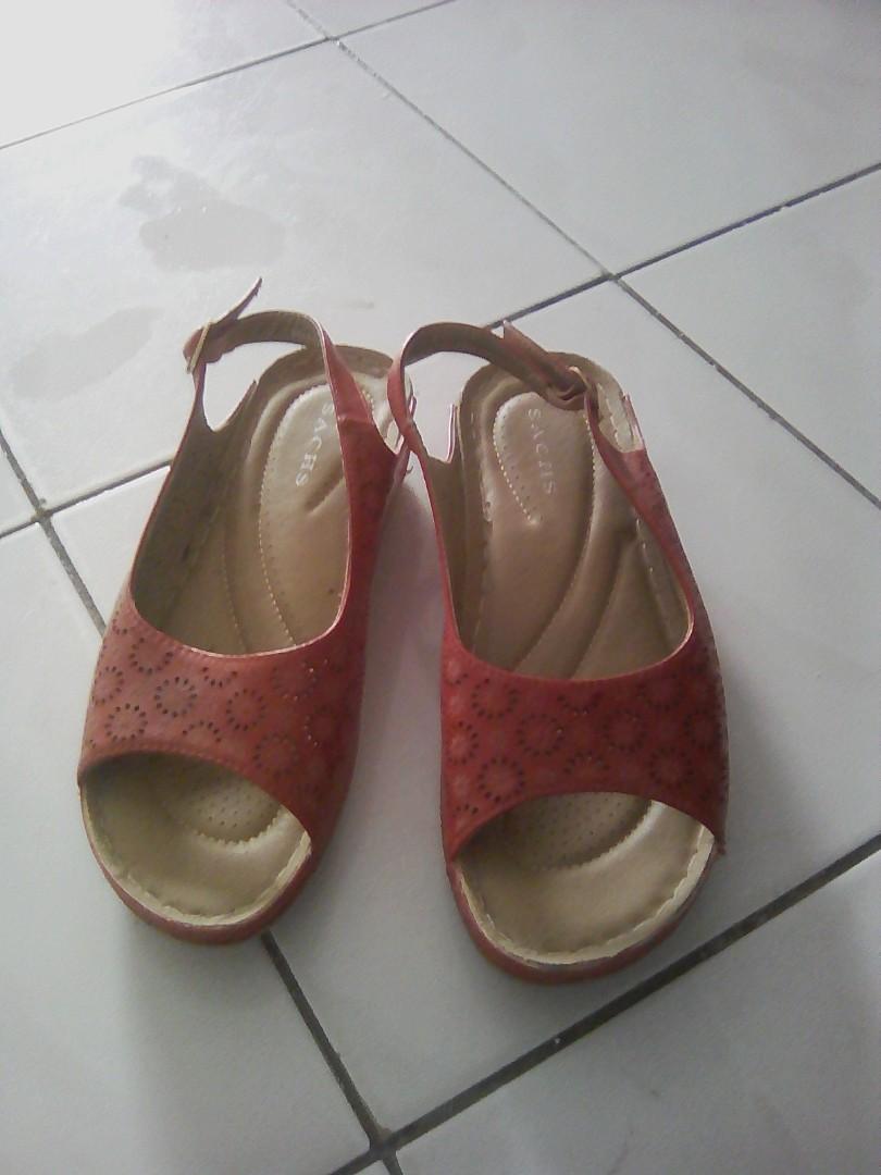 Sandal Saiz Besar Dan Sesuai Untuk Kaki Yang Lebar Women S Fashion Shoes On Carousell