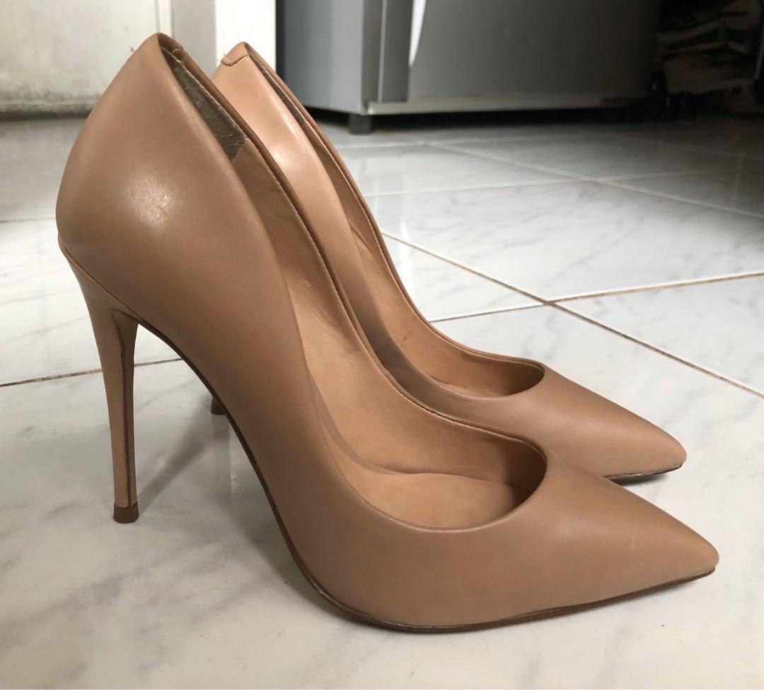 Steve Madden Nude Closed Toe Pumps Size 5 Women s Fashion