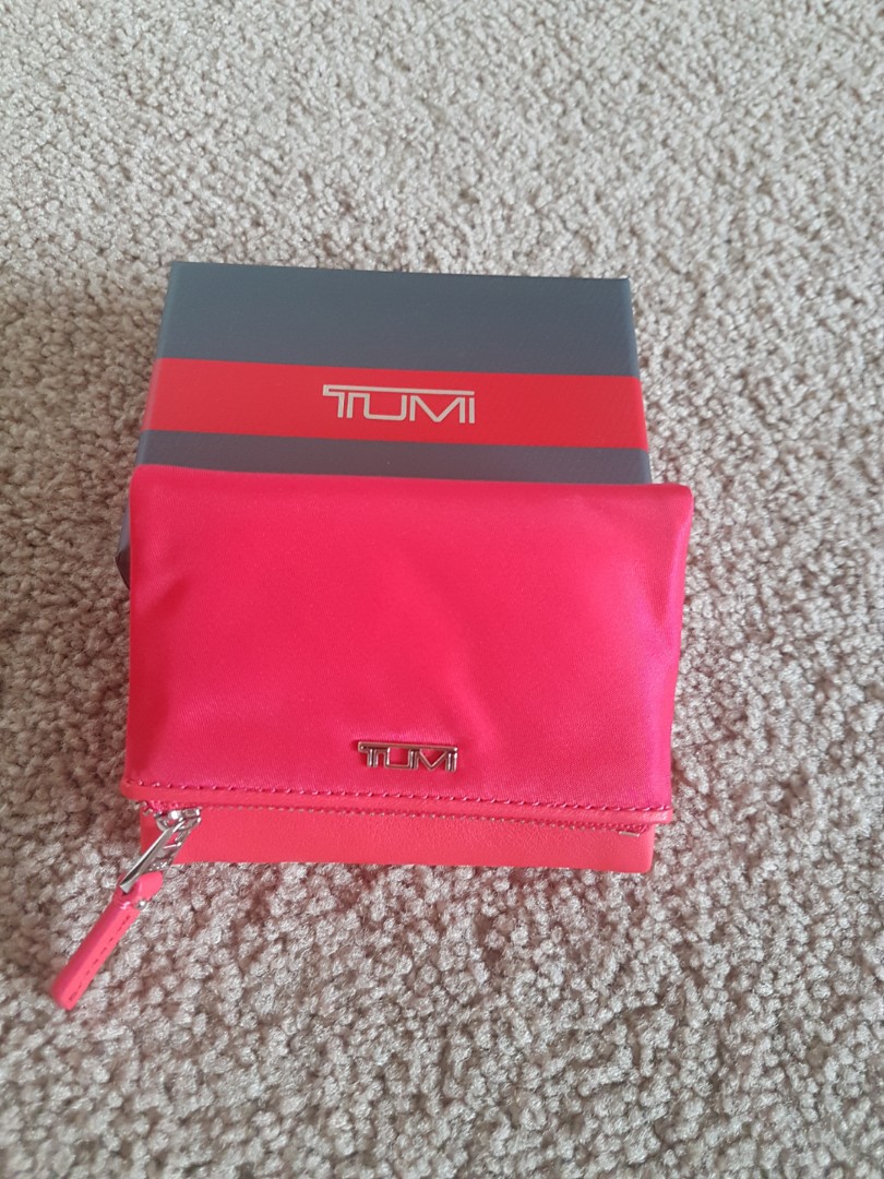 tumi flap card case