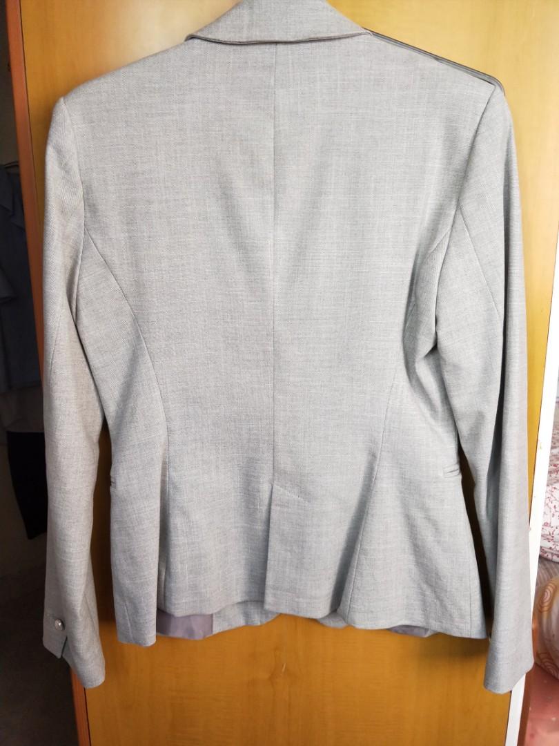 Zara Basic Blazer (Category: New Undergarments & Loungewear) located in Singapore. Submitted by bellecube_ (Listing ID 200151165, Image 2). Description: Zara Basic Blazer Grey colour Never worn before, in good condition.