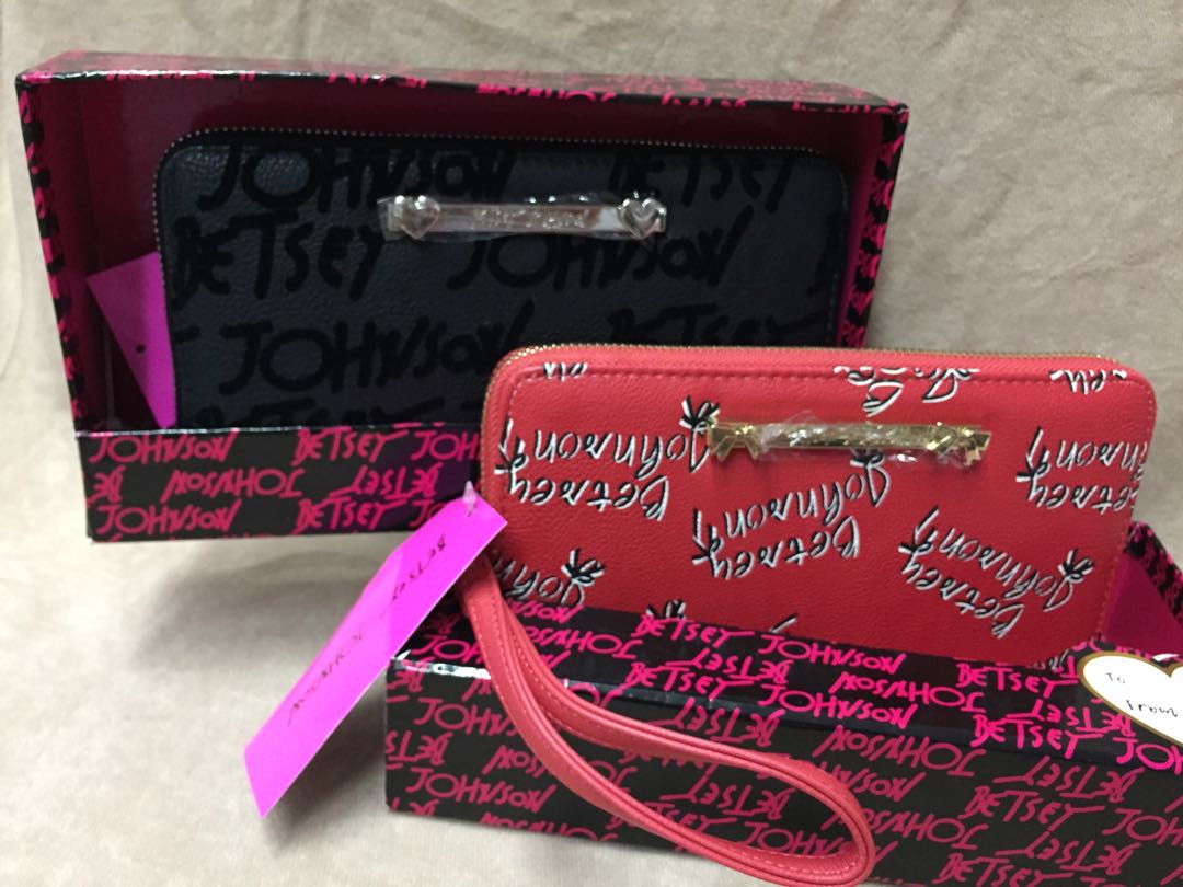 betsey johnson wristlet purses