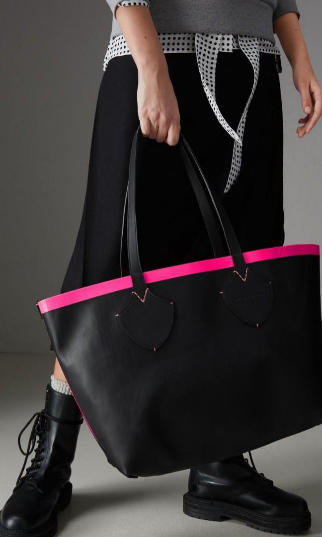 the medium giant reversible tote in canvas and leather