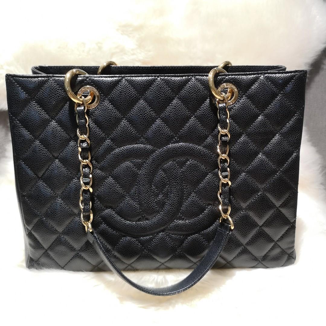 black quilted tote bag