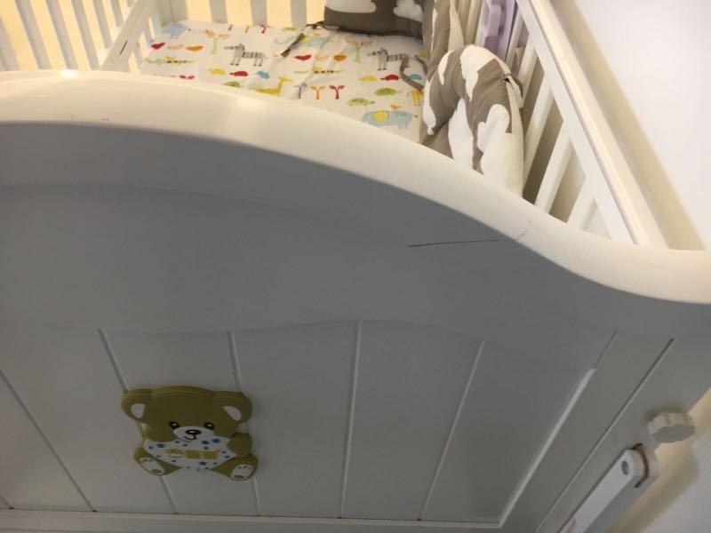 *FREE* Baby Cot White solid New Zealand pinewood with some defects