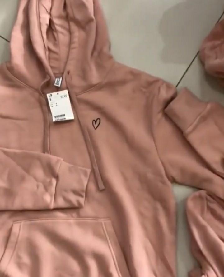 Hoodie H M Fesyen Wanita Pakaian Wanita Baju Luaran Di Carousell