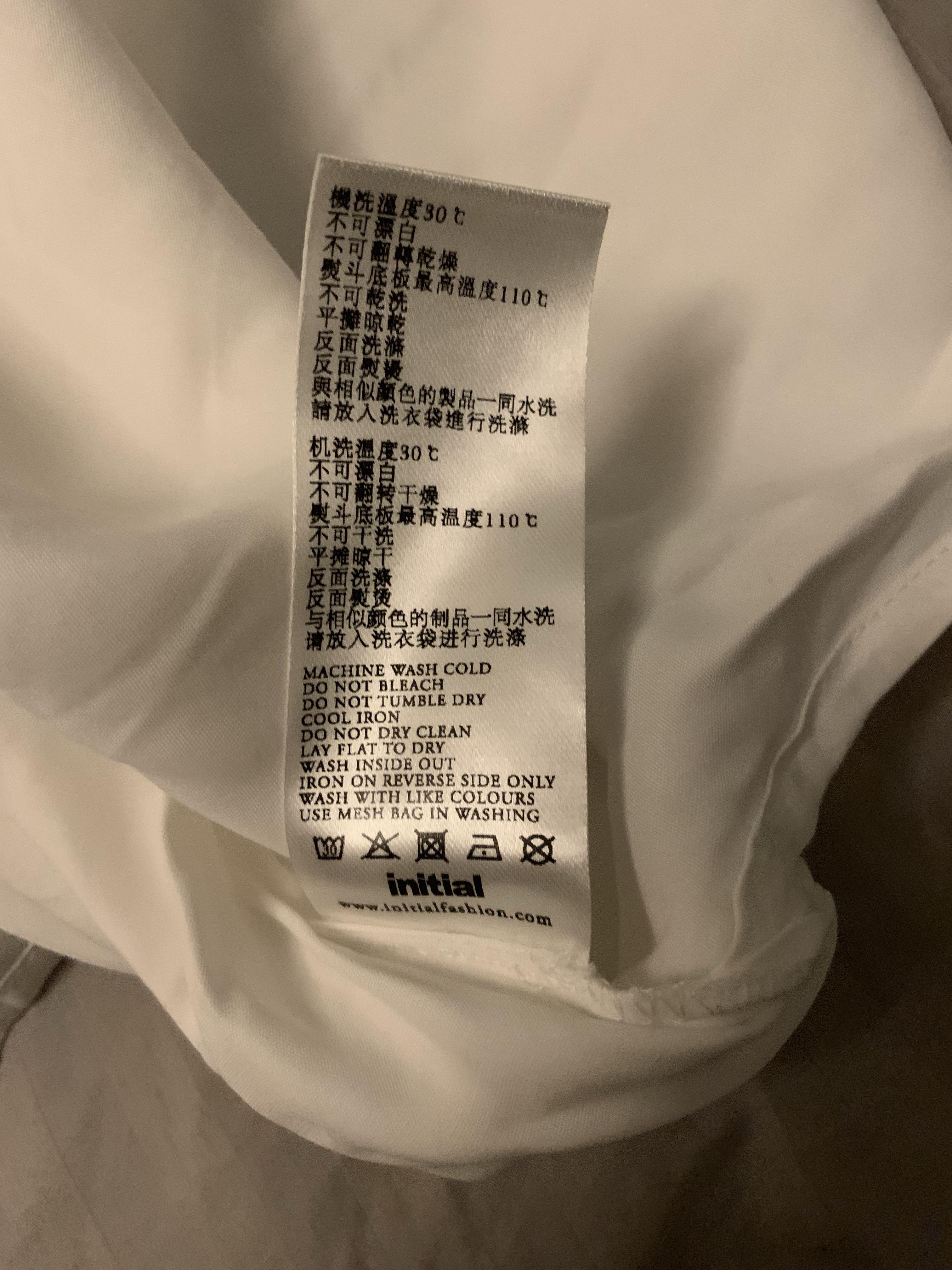 initial Top （分類：其他上衣）位於 Hong Kong。 由 tousi 提交（商品編號 200257729，圖片 8）。簡介： 100%Real and 100%New Size 2 Col: Green and White。