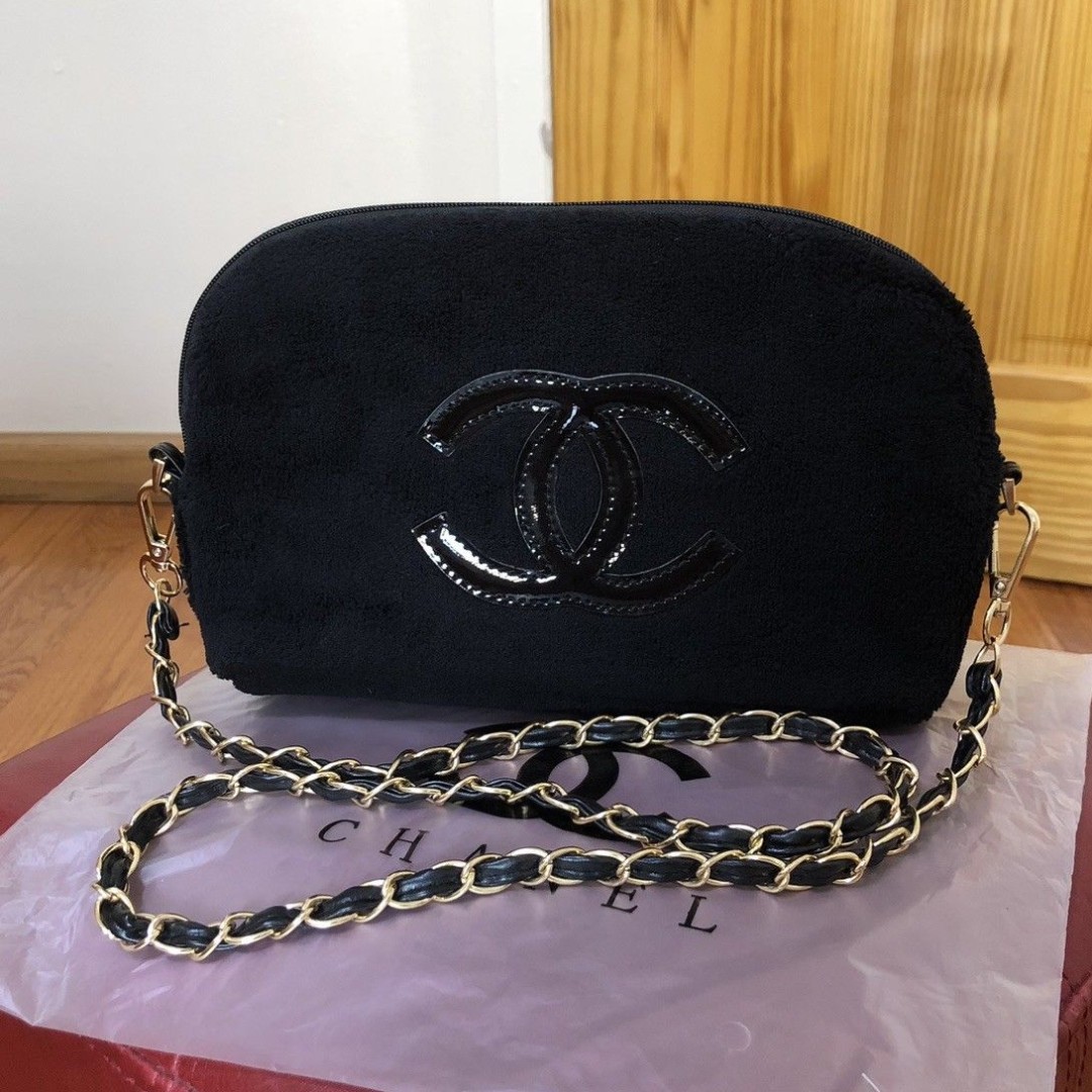 Instock! CHANEL Makeup Fur Clam Shell Style Gold Chain Sling Bag (Black -  Black Logo) PO111700200 *GWP* + FREE Post!, Women's Fashion, Jewelry &  Organisers, Accessory holder, box & organizers on Carousell