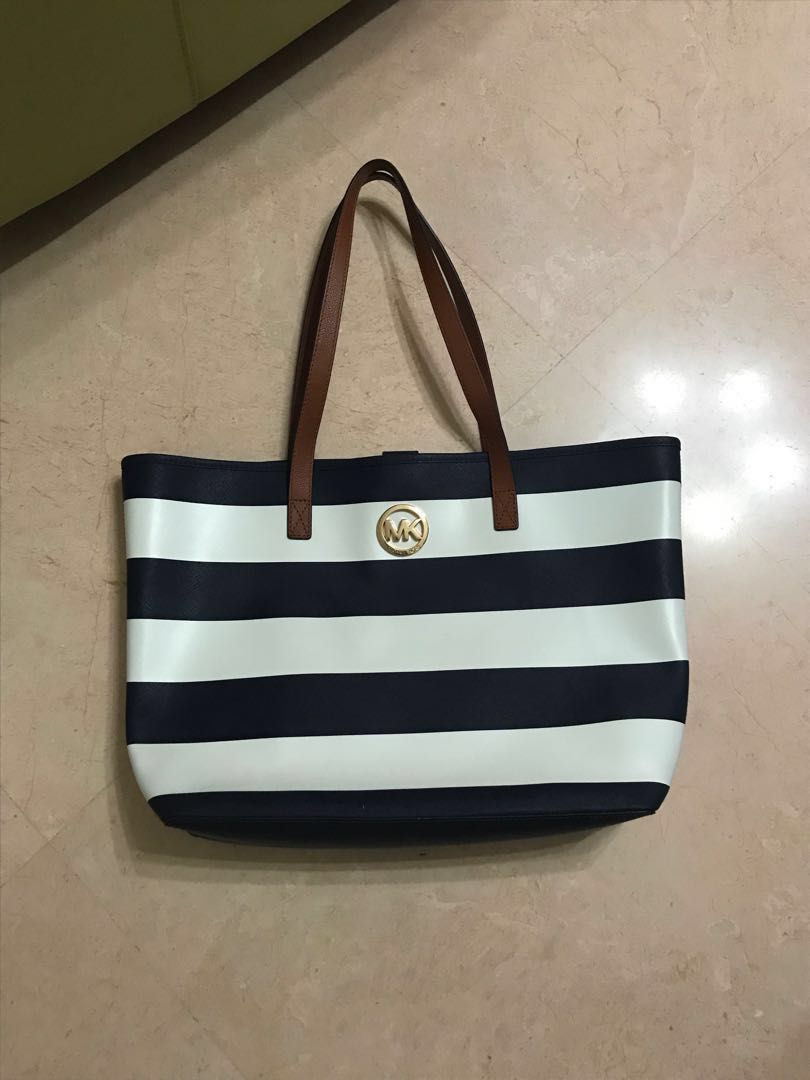 Michael Kors Jet Set Travel Striped Tote Bag, Women's Fashion, Bags &  Wallets, Tote Bags on Carousell
