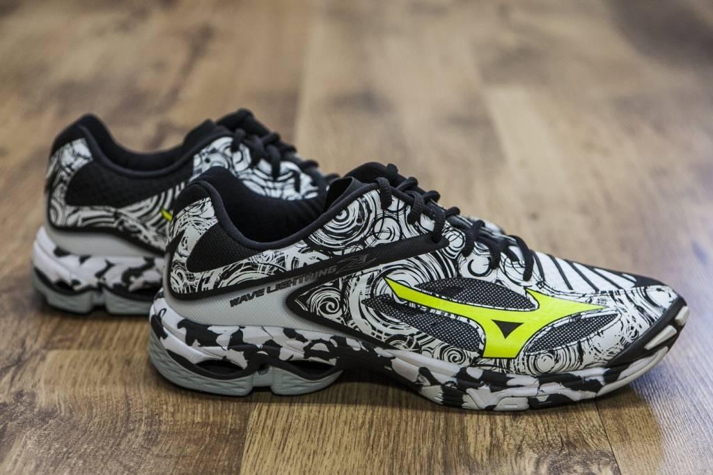 Mizuno wave lightning z3 best sale